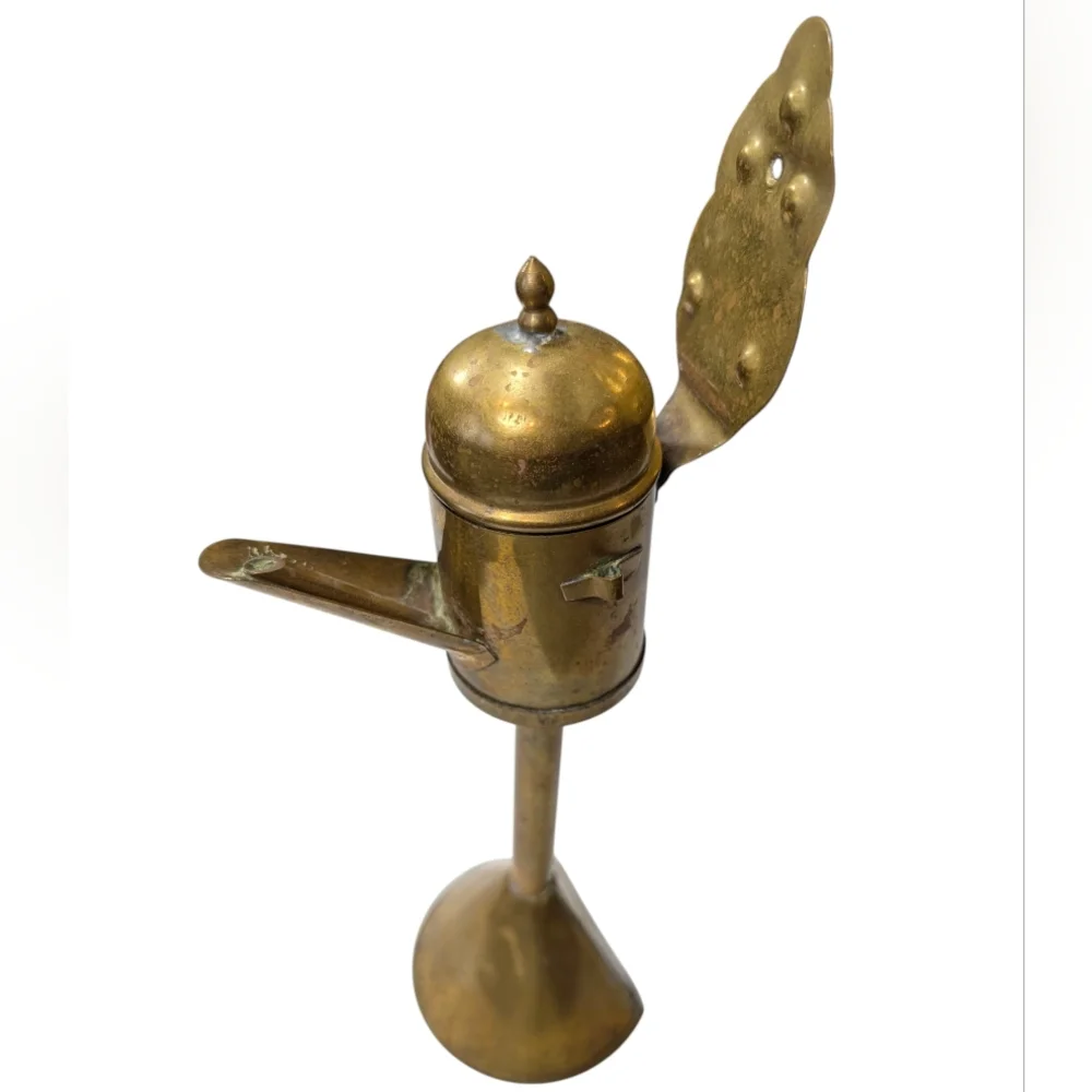 Antique Dutch Brass whale oil lamp. 14